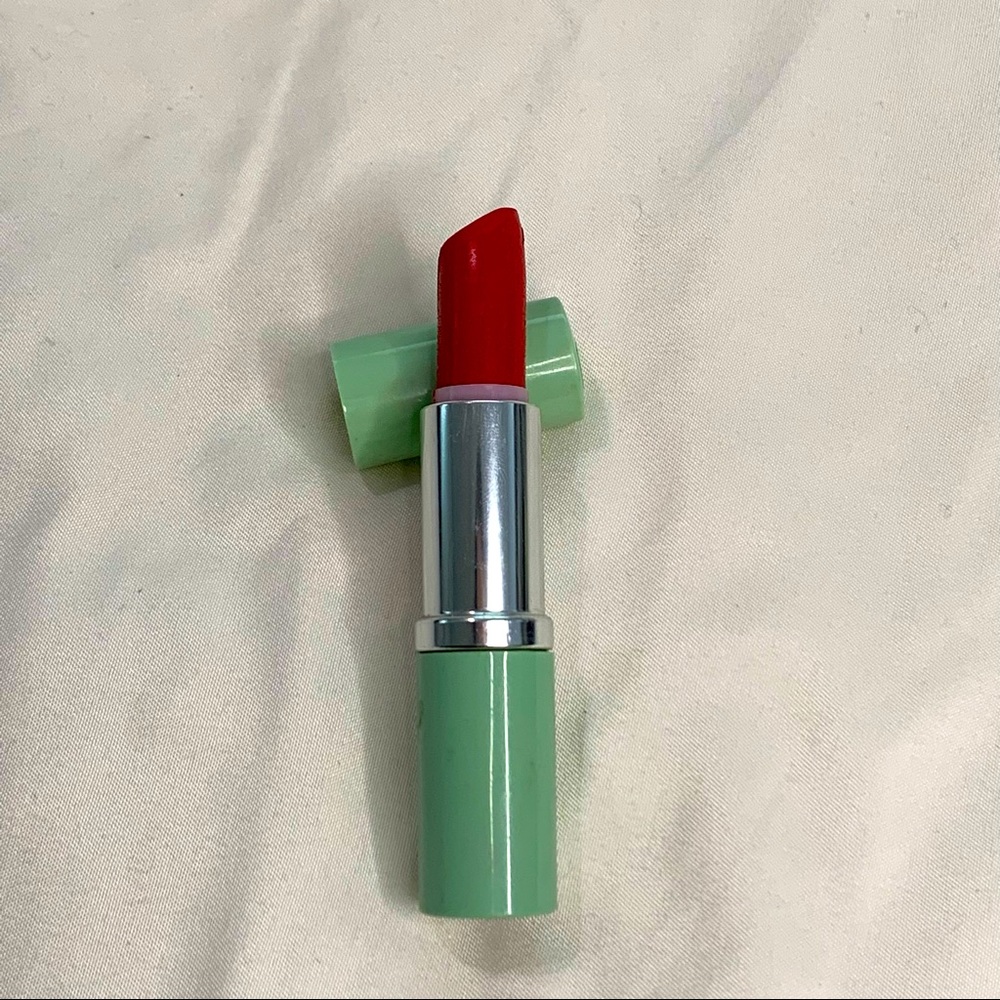 Clinique - Long Last Soft Matte Lipstick “Matte Crimson”